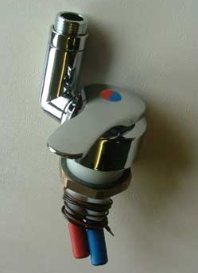 T4 Reich 90° 38mm Shaft Twist Single Lever Mixer With Microswitch Affordable Caravans