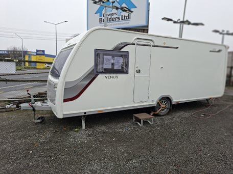 Lunar 2016 4 Berth ISLAND BED